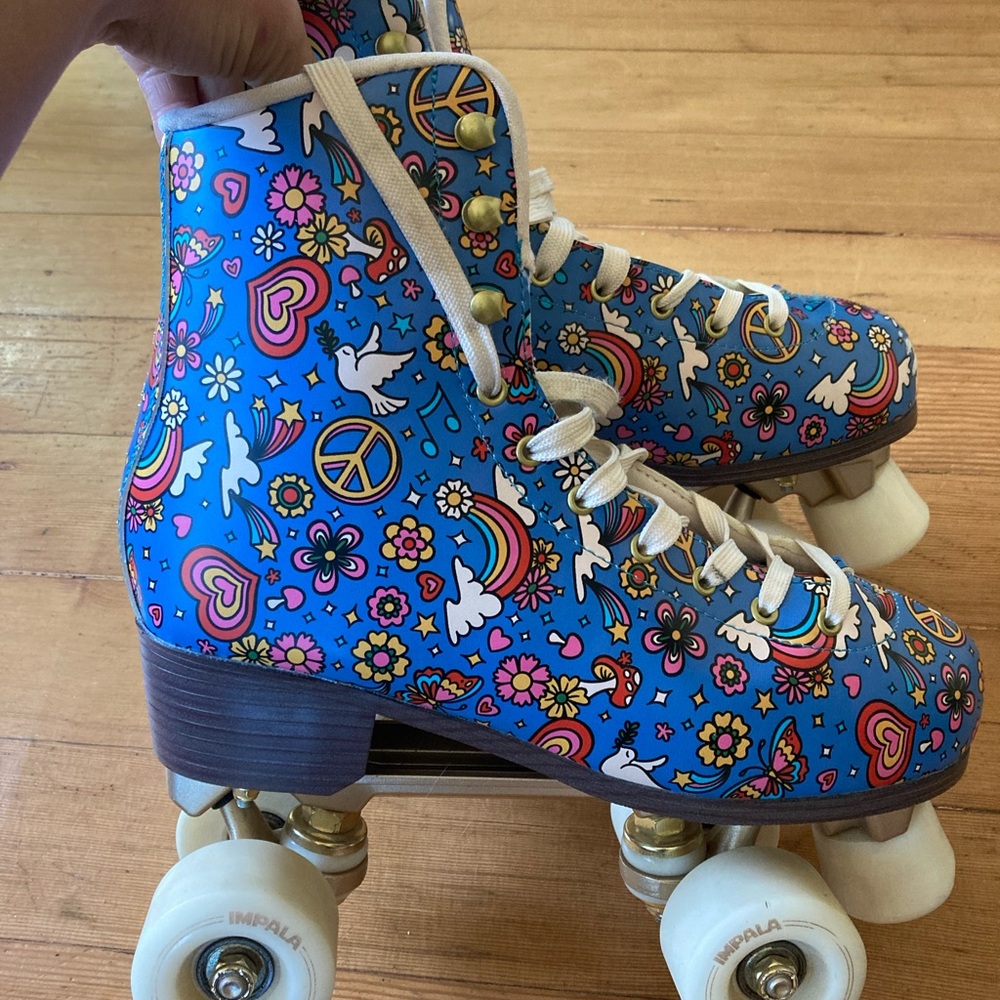 TAKING TO CONSIGNMENT STORE SOON Blue Roller Skates with Colorful Patterns
